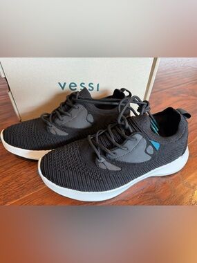 BNWT Vessi Black Everyday Sneaker 2.0